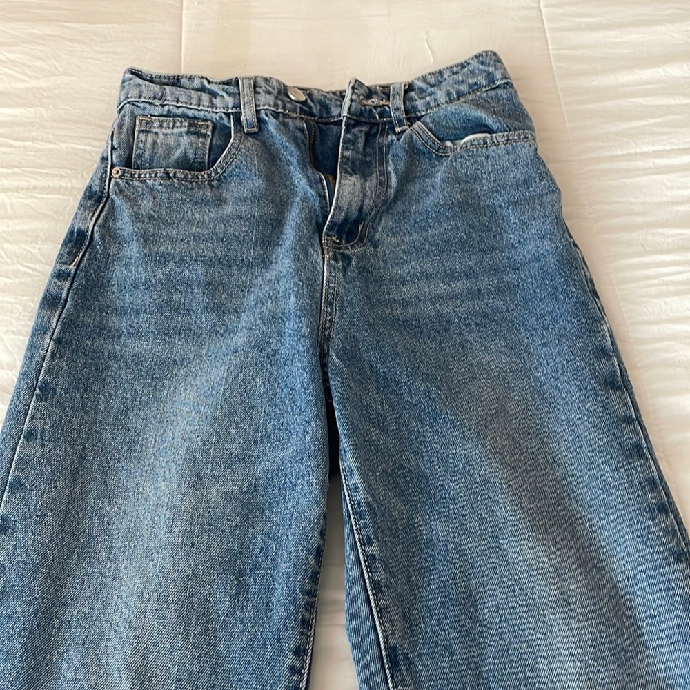 Medium Wash Baggy Jeans